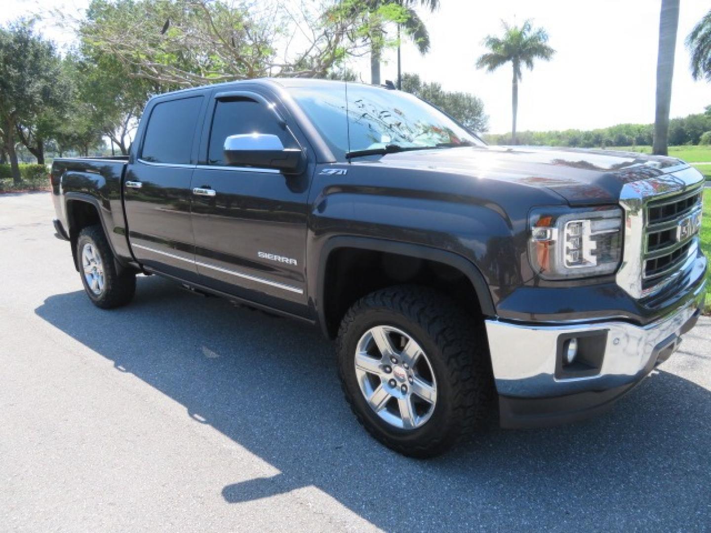 2014 /Black GMC Sierra 1500 SLT Crew Cab 2WD (3GTP1VEC2EG) with an 5.3L V8 OHV 16V engine, 6-Speed Automatic transmission, located at 4301 Oak Circle #19, Boca Raton, FL, 33431, (954) 561-2499, 26.388861, -80.084038 - Photo#5